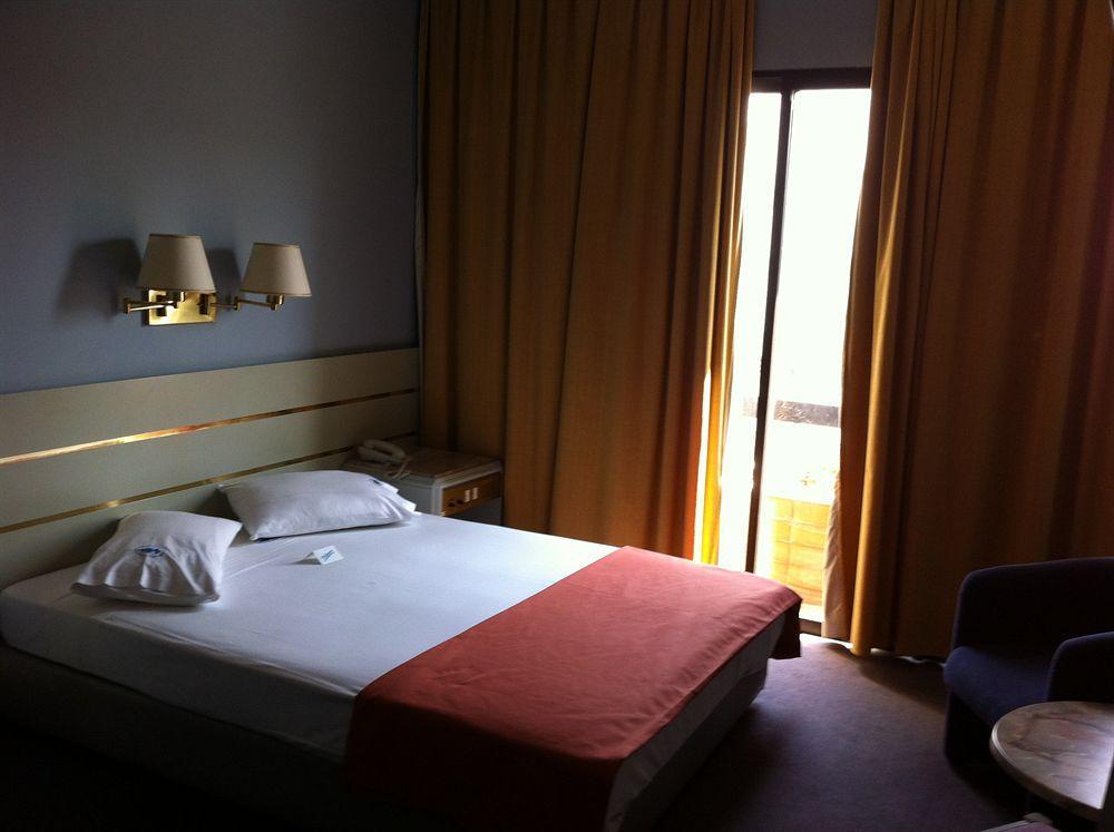 Hotel Mistral Piraeus Luaran gambar